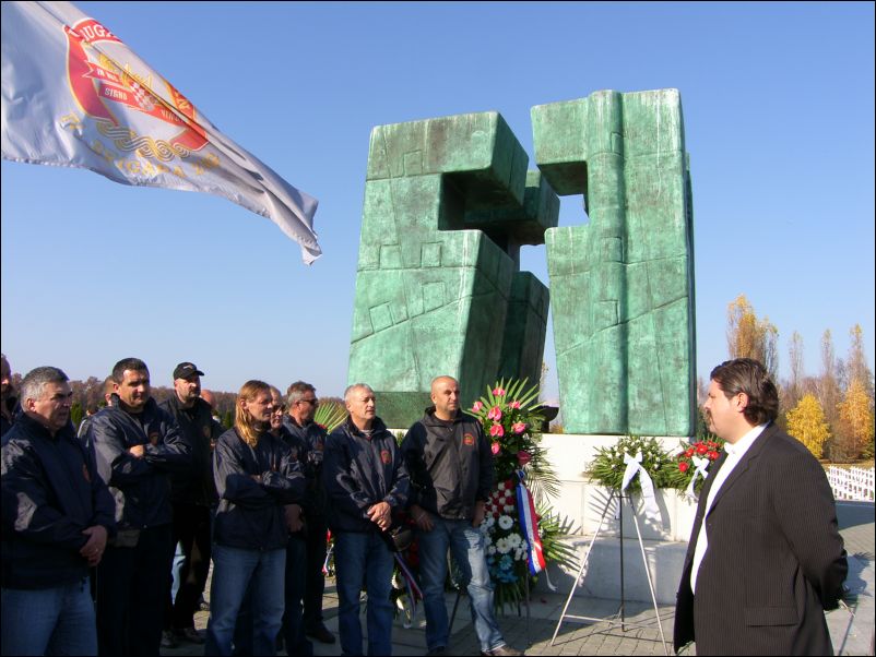 Memorijalno_groblje_Vukovar (4)